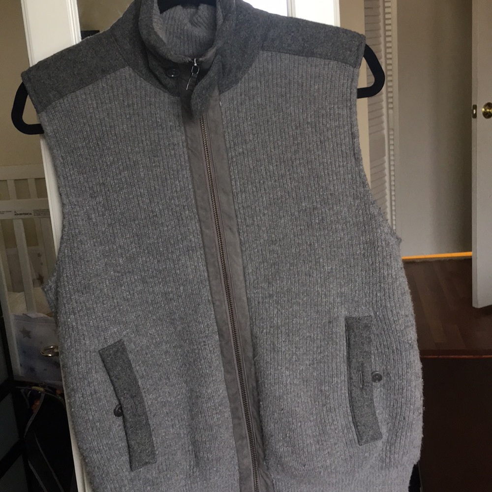 Banana Republic sweater without sleeve Size S